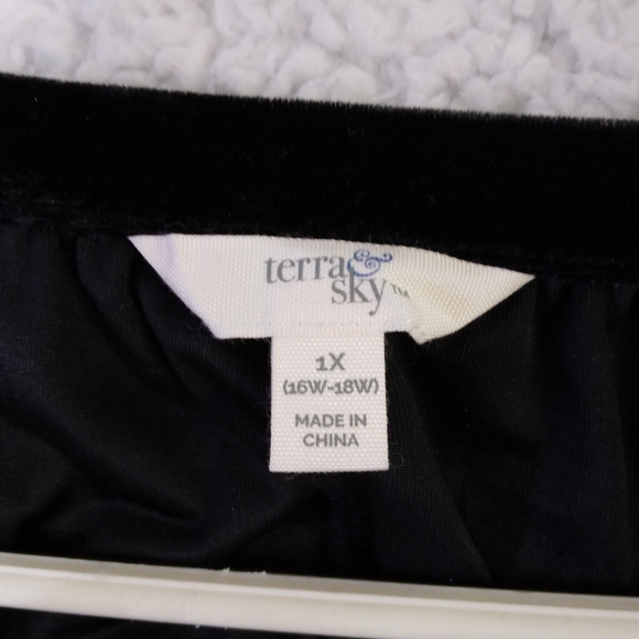 NWT- Terra & Sky Keyhole Black Velvet Dress- Size 1X - Picture 6 of 7